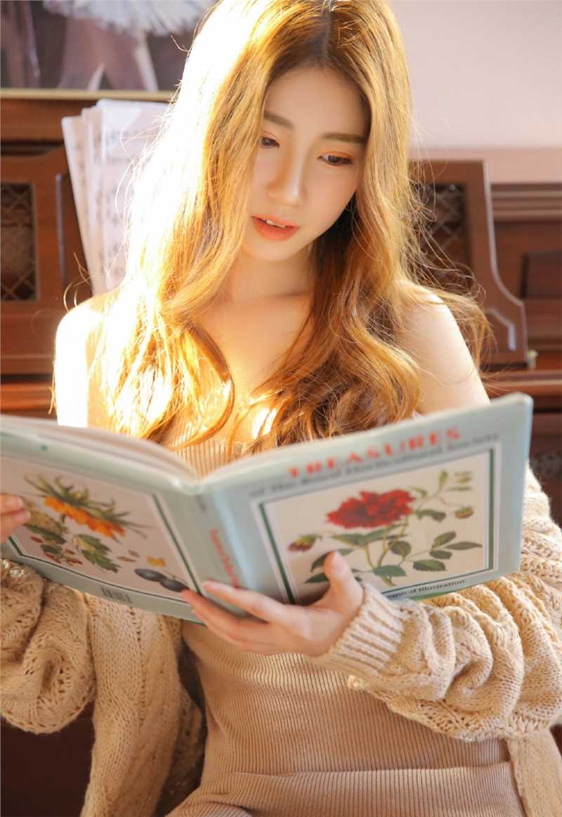 优质极品美女尤物深V针织裙长腿诱惑私房性感写真图片