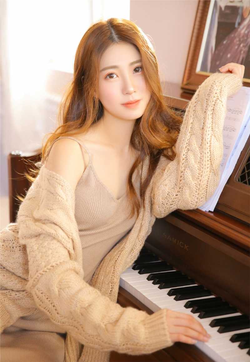 优质极品美女尤物深V针织裙长腿诱惑私房性感写真图片