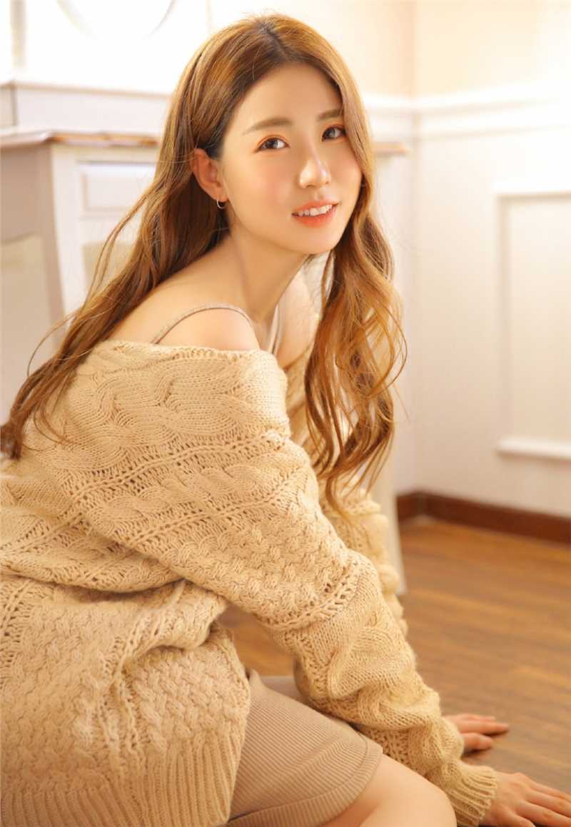 优质极品美女尤物深V针织裙长腿诱惑私房性感写真图片