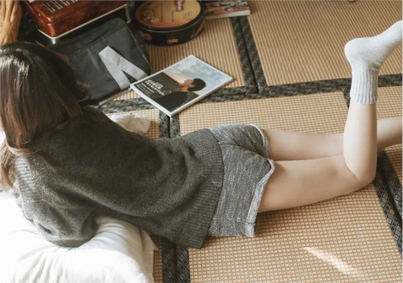 精选治愈系美女暖冬针织毛衣下衣失踪性感诱惑照图册