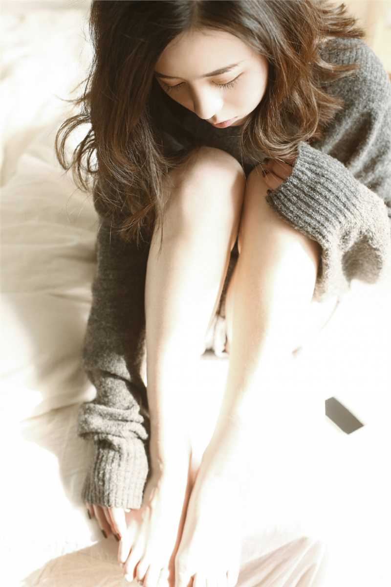 精选治愈系美女暖冬针织毛衣下衣失踪性感诱惑照图册