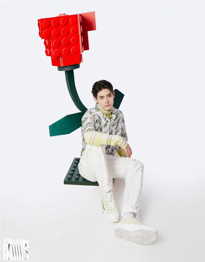 最新实力男团INTO1全新FIGARO世界杂志童趣时尚大片图集