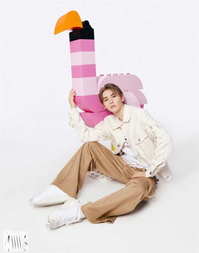 最新实力男团INTO1全新FIGARO世界杂志童趣时尚大片图集