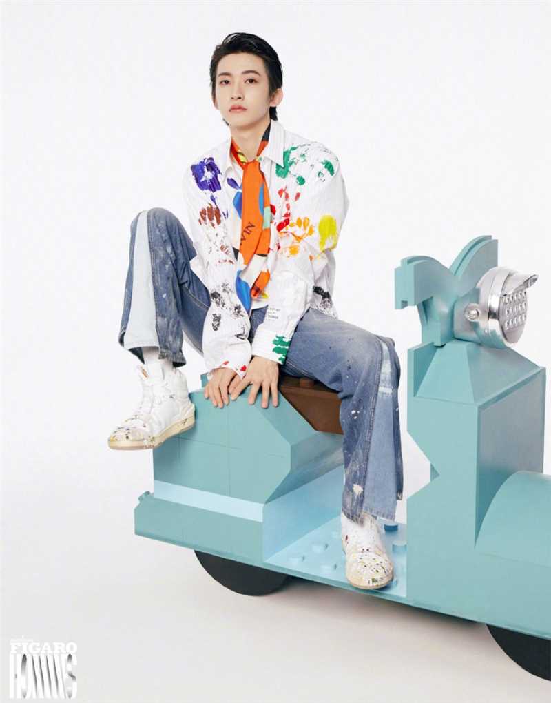 最新实力男团INTO1全新FIGARO世界杂志童趣时尚大片图集