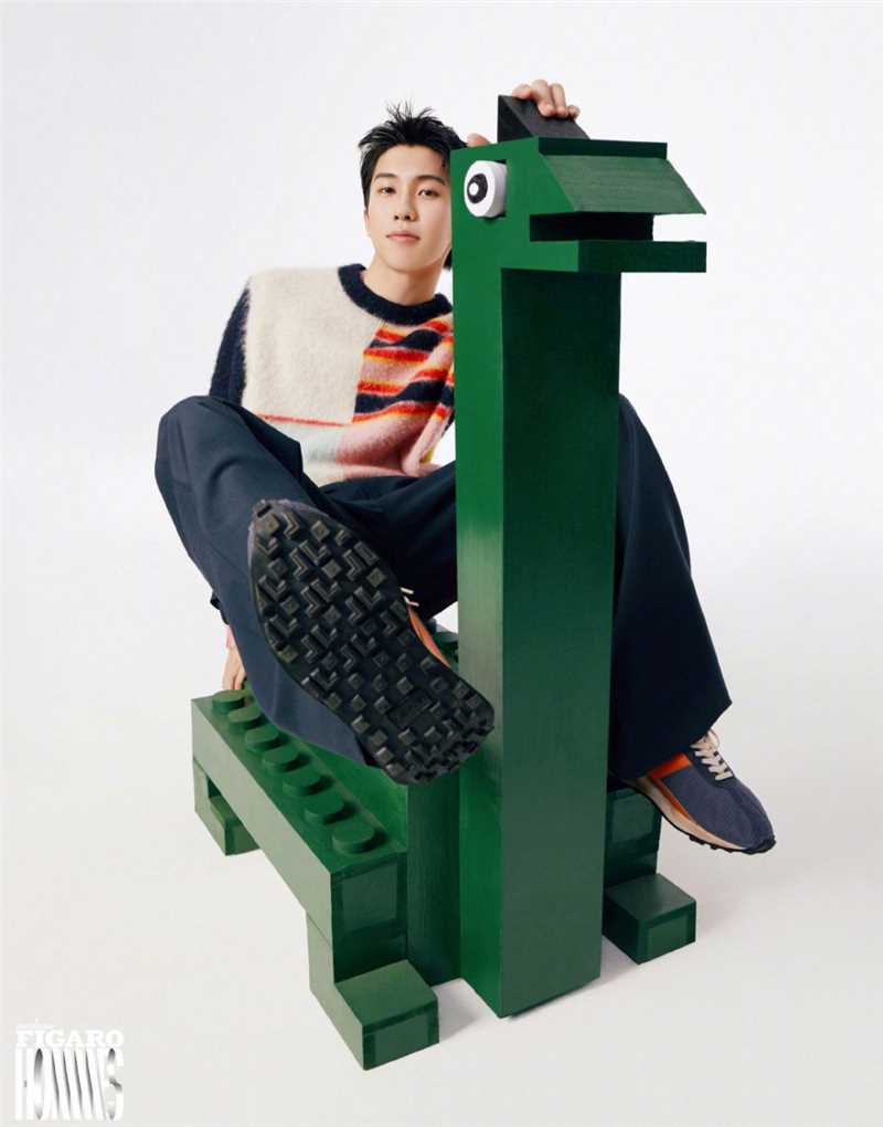 最新实力男团INTO1全新FIGARO世界杂志童趣时尚大片图集