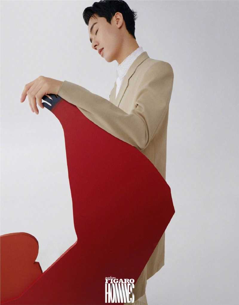 高清龚俊费加罗男士杂志封面俊朗童趣时尚图片图集