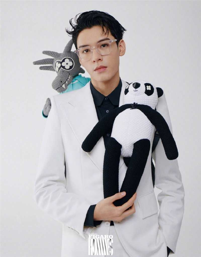 高清龚俊费加罗男士杂志封面俊朗童趣时尚图片图集