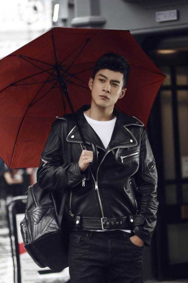 最新韩东君黑色皮衣伦敦街头率性时尚摄影集图集