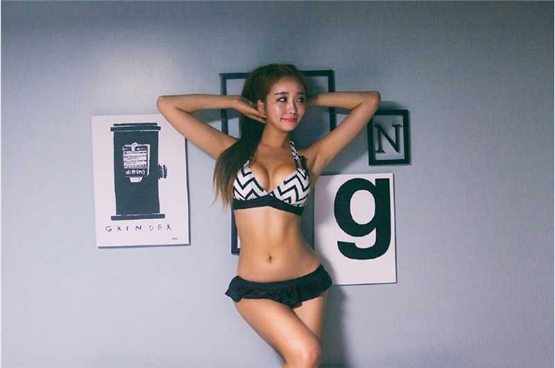 特别专辑性感模特黑白条纹内衣大秀身材热辣图片图片