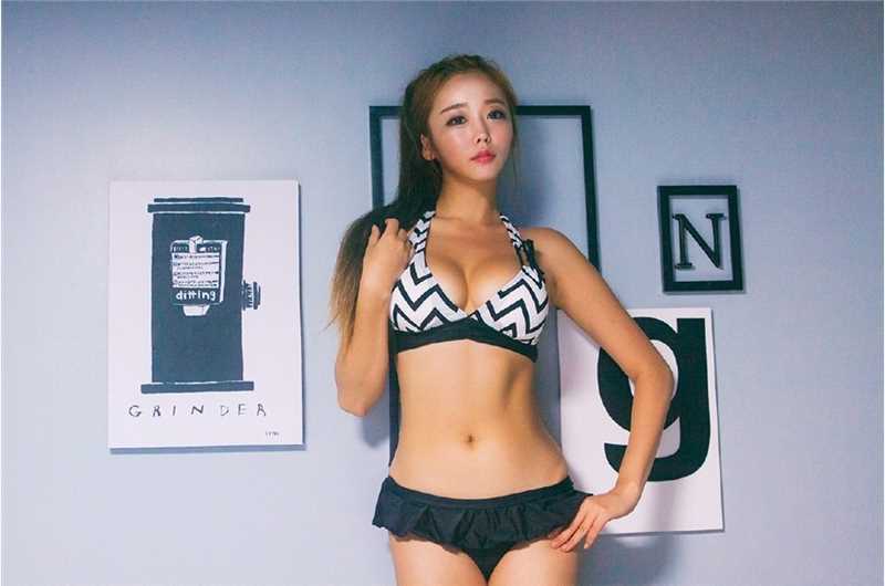 特别专辑性感模特黑白条纹内衣大秀身材热辣图片图片