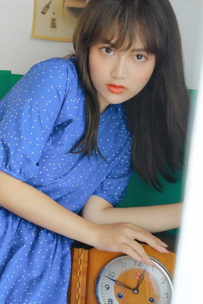 精选港风清纯美女蓝色长裙复古魅力艺术图片图册