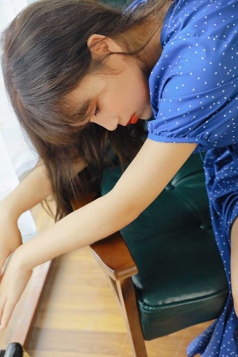 精选港风清纯美女蓝色长裙复古魅力艺术图片图册