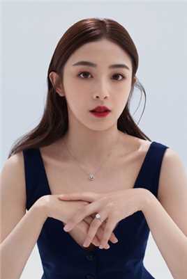 最全"甜美女神"张含韵反差感时尚大片相册