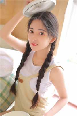 最新白丝少女背带短裤青春甜美风图片壁纸