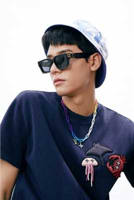 特别专辑龚俊黑色墨镜渔夫帽个性时尚图片