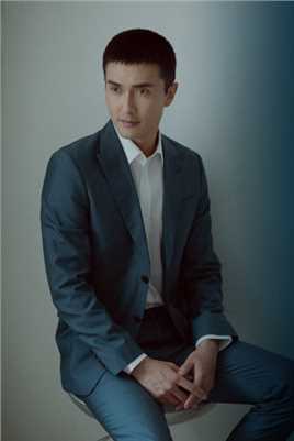 最全高伟光灰蓝色西装魅力时尚大片壁纸