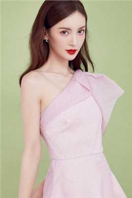 优质金晨小姐姐性感直角肩纤瘦身材美艳相册