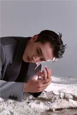 许魏洲魅惑光影灰色西装SUPER时尚杂志封面