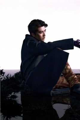 精选初代C位蔡徐坤嘉人黑白风格魅影时尚大片图册