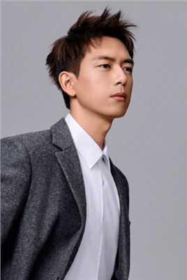 精选李现黑色西装魅力男士时尚杂志封面图册