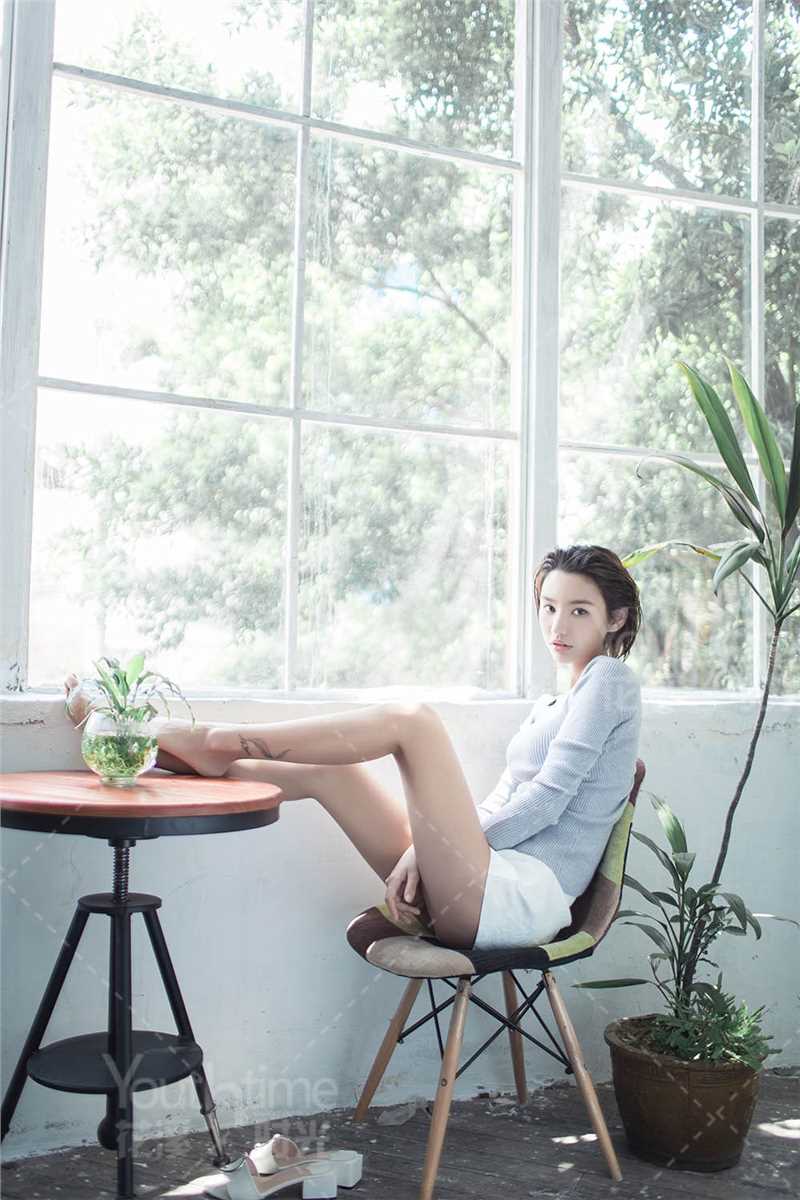 湿发美女超短裤性感图片