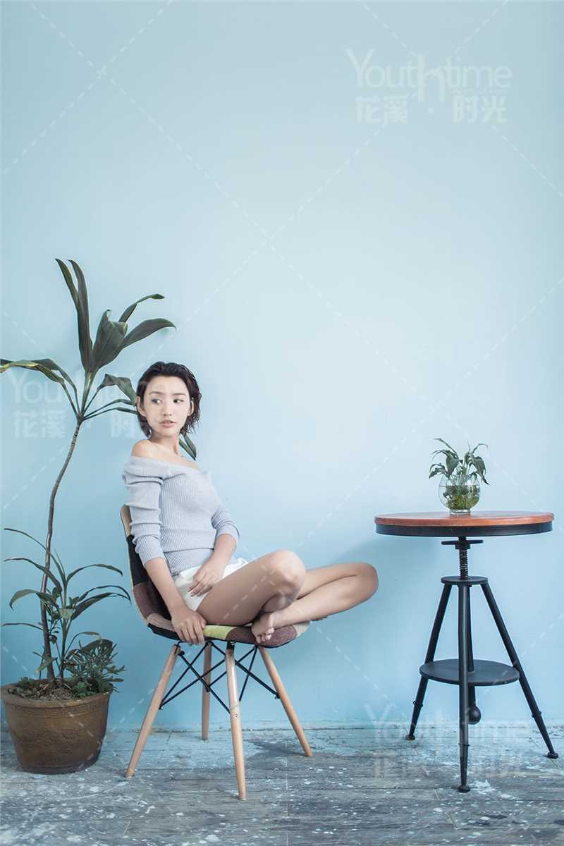 湿发美女超短裤性感图片