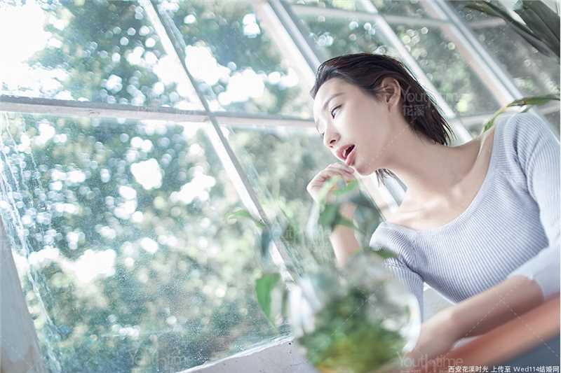 湿发美女超短裤性感图片