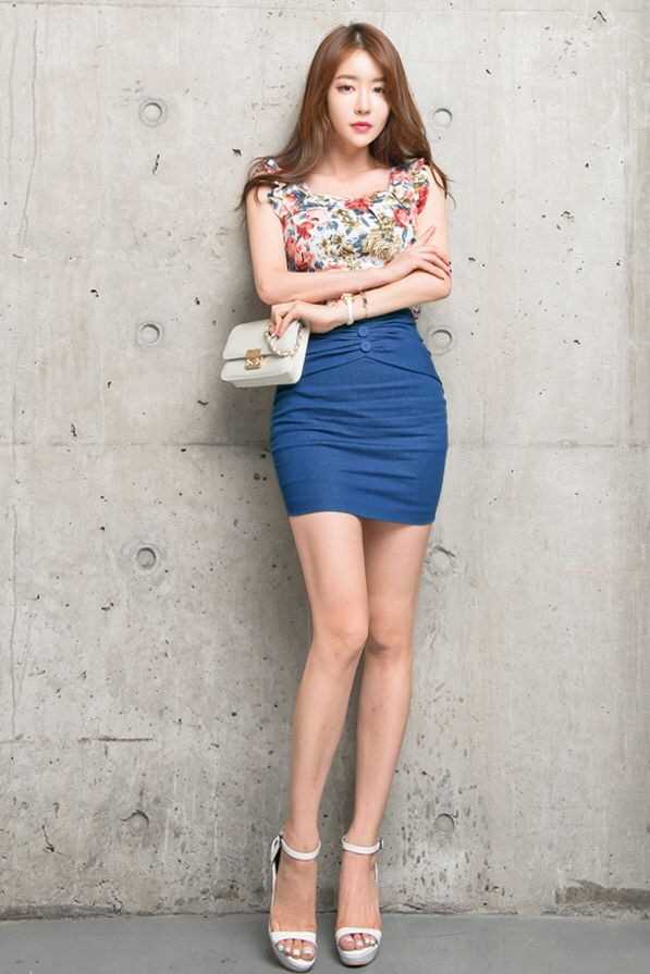 高清丰满美女超短裙性感图片图集