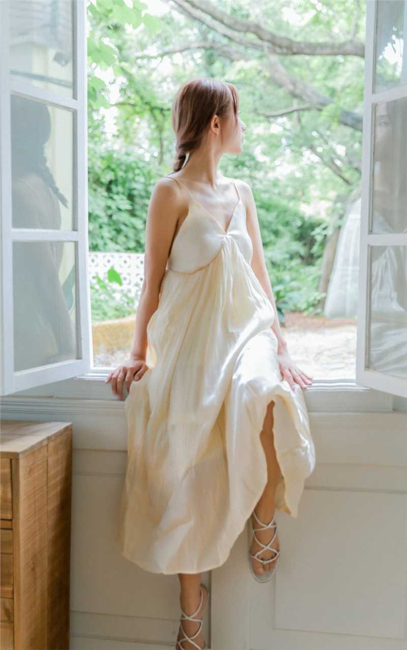 最全清纯美女白色吊带裙唯美图片壁纸