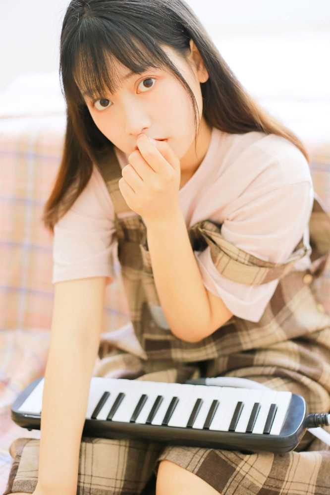 精选大眼美女清纯可爱风图片图册