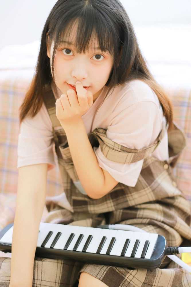 精选大眼美女清纯可爱风图片图册