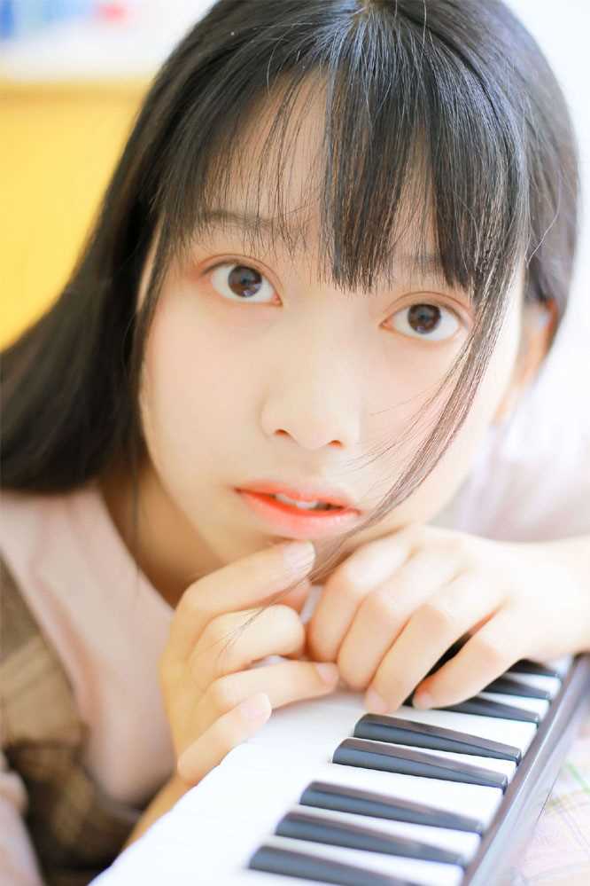 精选大眼美女清纯可爱风图片图册