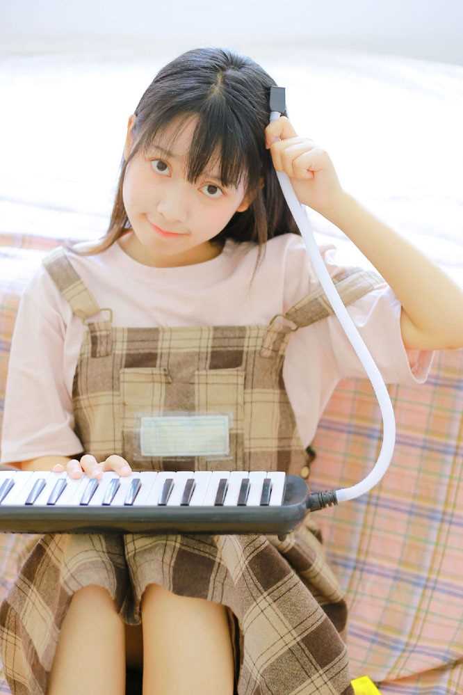 精选大眼美女清纯可爱风图片图册