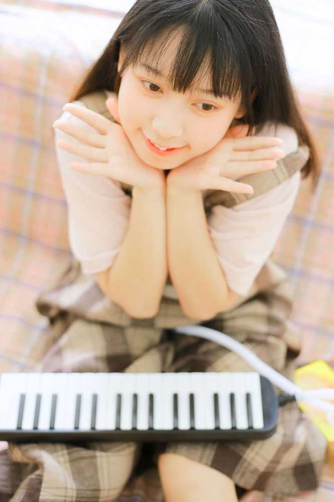 精选大眼美女清纯可爱风图片图册