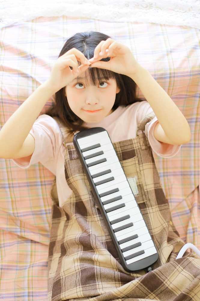 精选大眼美女清纯可爱风图片图册