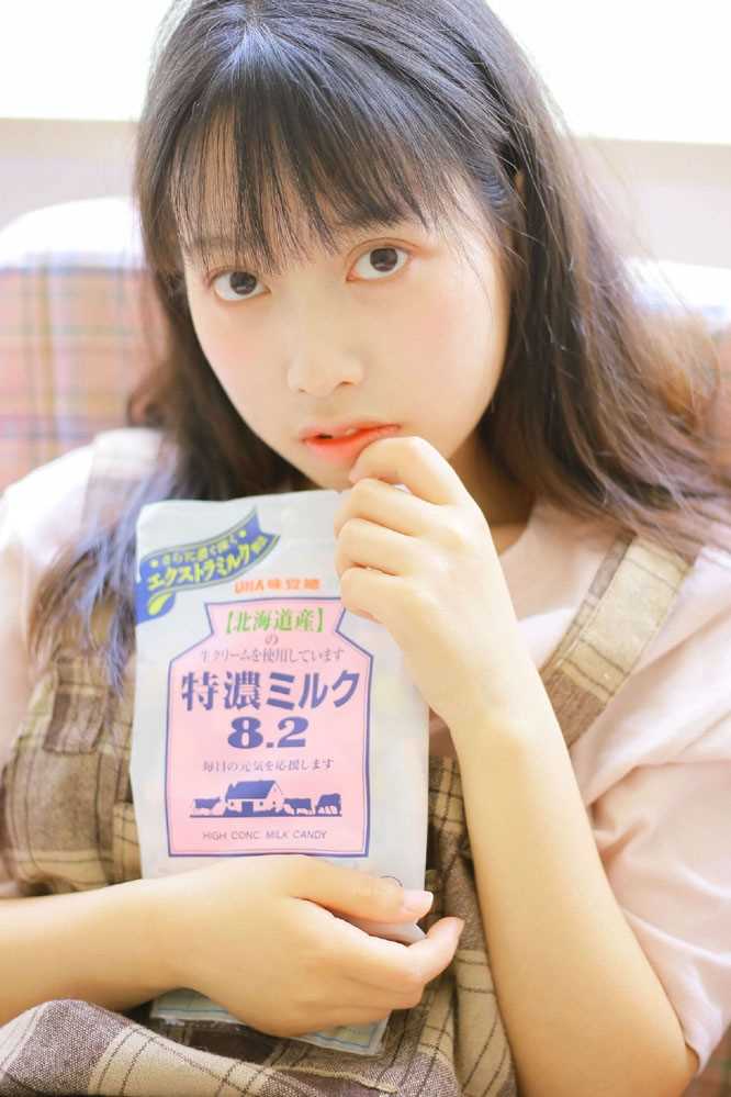精选大眼美女清纯可爱风图片图册