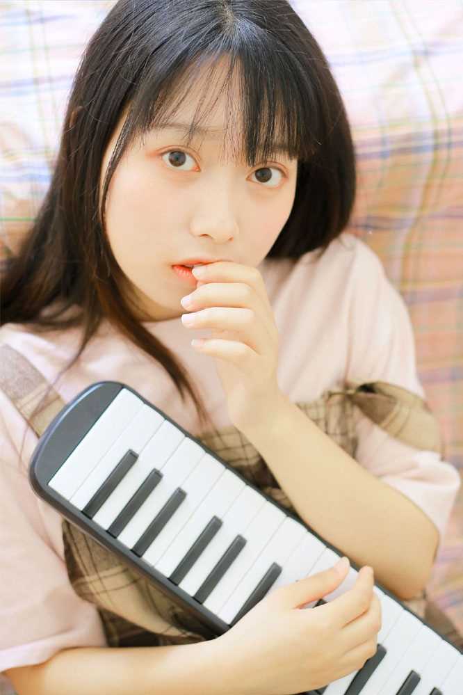 精选大眼美女清纯可爱风图片图册