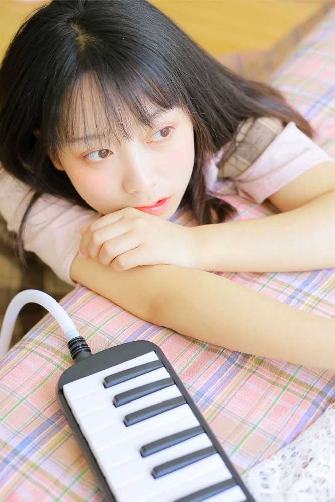 精选大眼美女清纯可爱风图片图册