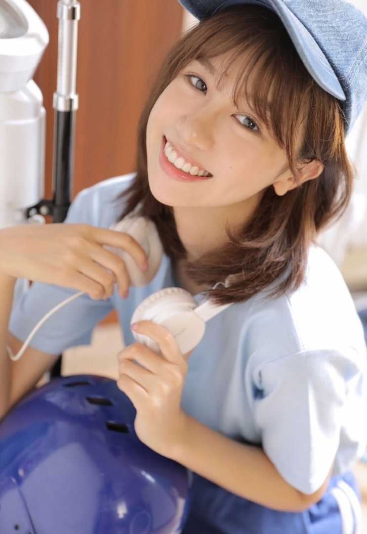 最新甜美女孩运动装唯美图片壁纸