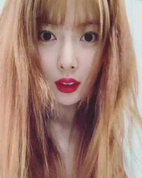 精选性感女神泫雅碎花吊带图片合集图册