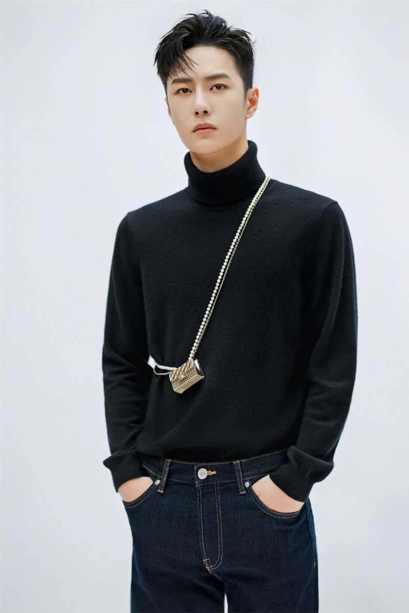最新王一博黑色高领毛衣户外时尚图集