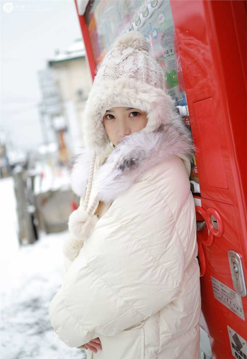 最全冬日少女雪地相册