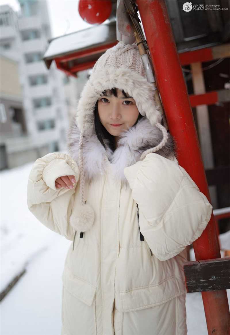 最全冬日少女雪地相册