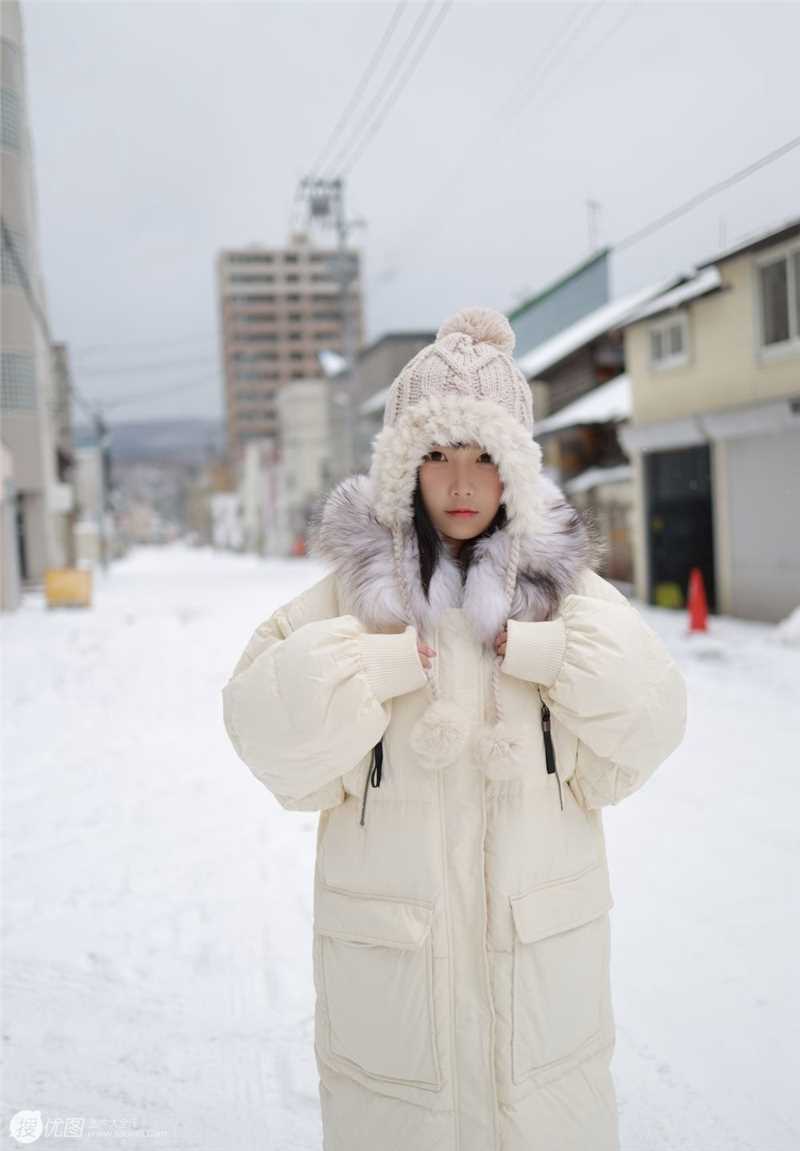 最全冬日少女雪地相册