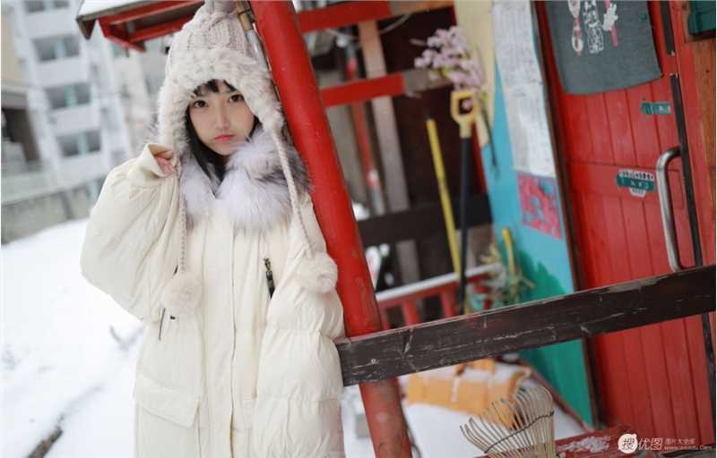 最全冬日少女雪地相册