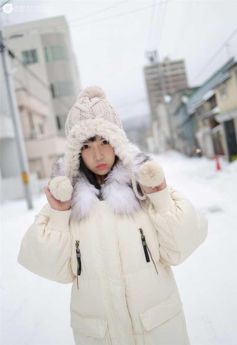 最全冬日少女雪地相册