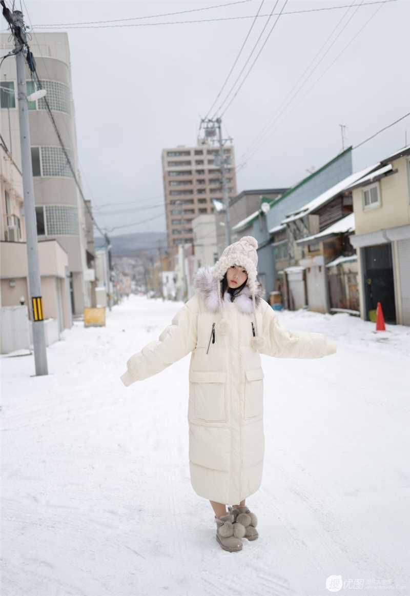 最全冬日少女雪地相册