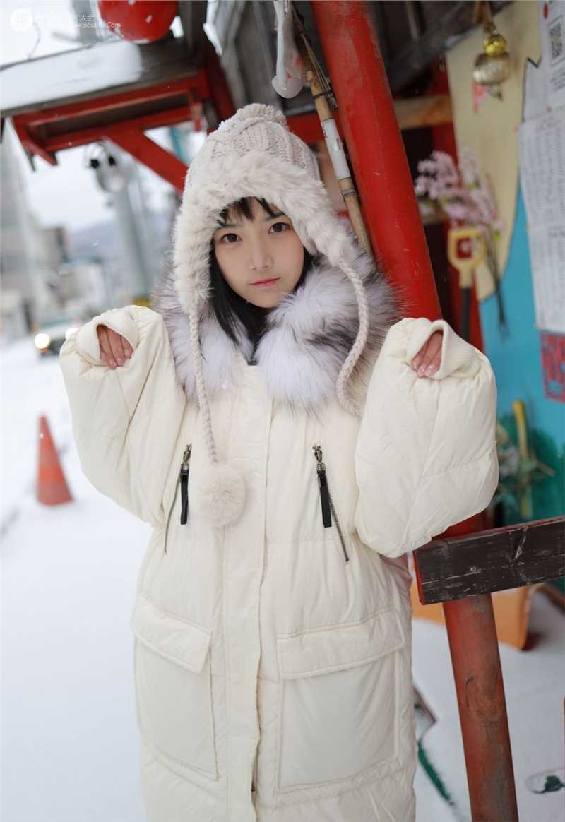 最全冬日少女雪地相册