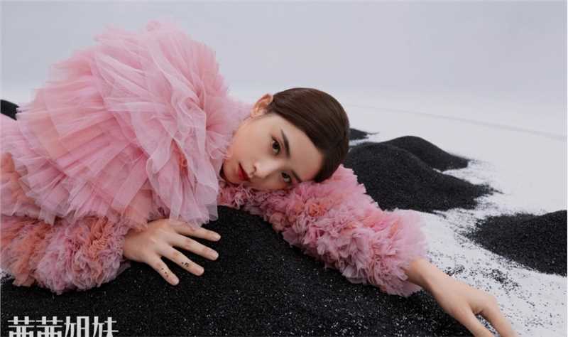 最全"甜美女神"张含韵反差感时尚大片相册