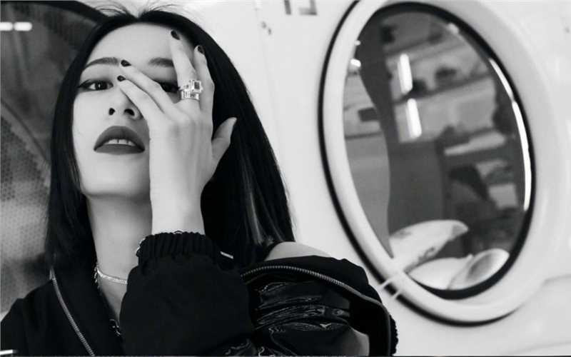 周雨彤挂耳染时尚图片